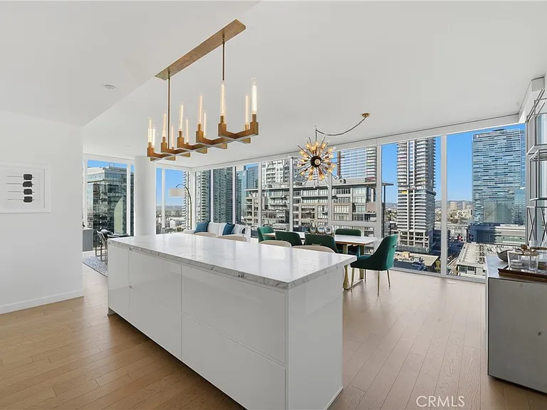 1050 S Grand #1801 — Photo 3