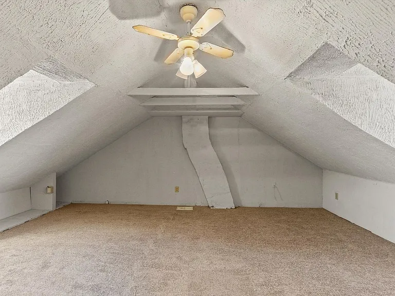 217 W College Ave — Photo 8