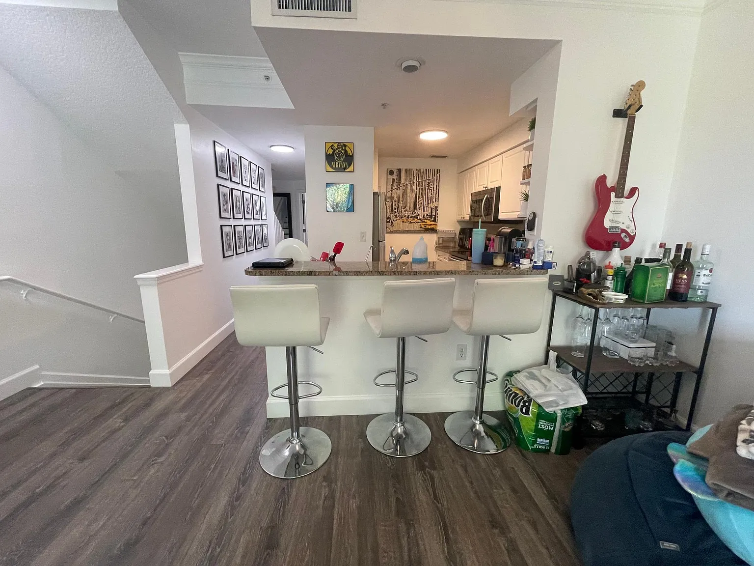 3 bed, 1454 sqft, $4,100 — Photo 4