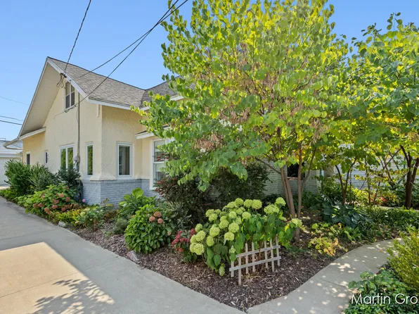 550 Lovett Ave SE, East Grand Rapids, MI 49506