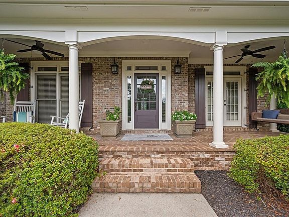 3rd image of 810 Lake Ridge Ct