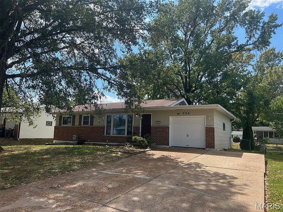 1st image of 704 Holiday Ave