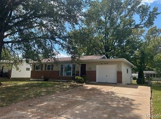 704 Holiday Ave, Hazelwood, MO 63042