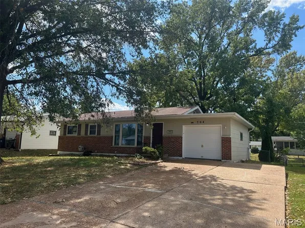 704 Holiday Ave, Hazelwood, MO 63042