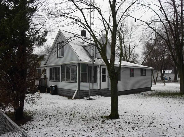 205 W Lambert St, Knox, IN 46534