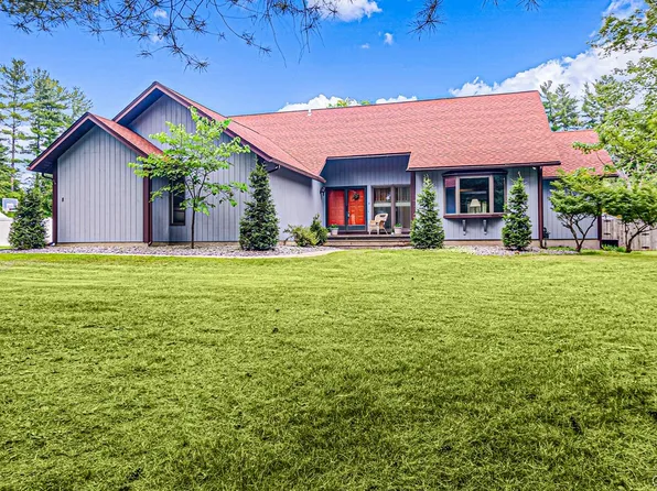 8 Stonebridge Rd, New Hartford, NY 13413