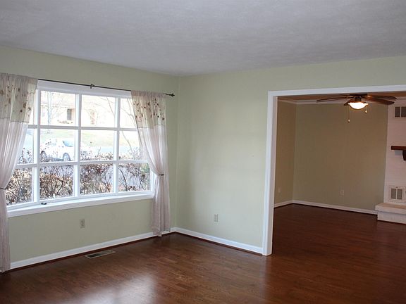 5th image of 175 Skylark Dr