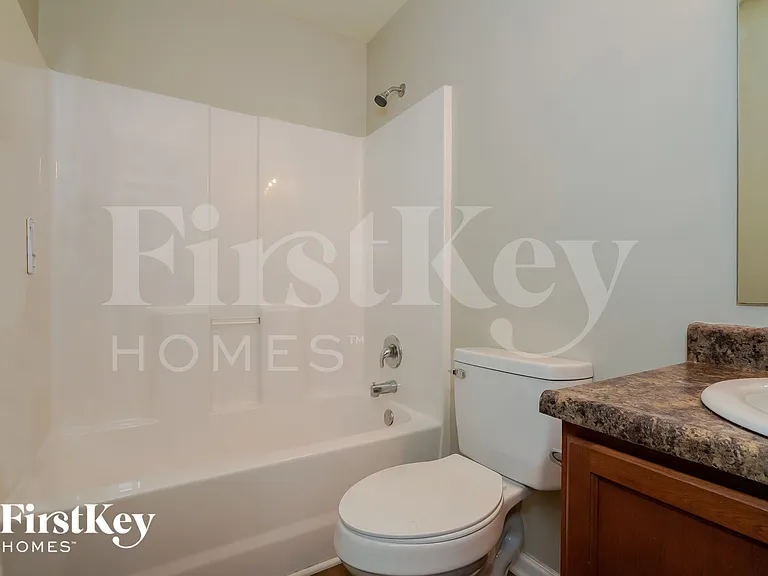 2217 Hampton Dr — Photo 14