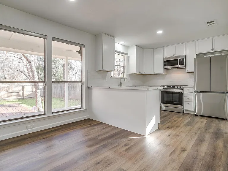 4107 Shamrock Dr — Photo 16