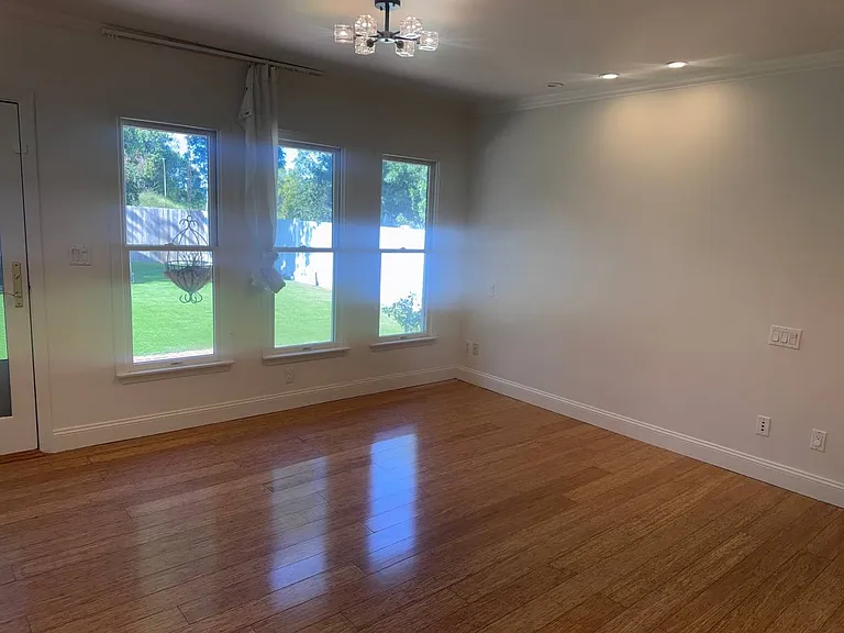 20305 Aetna St — Photo 11