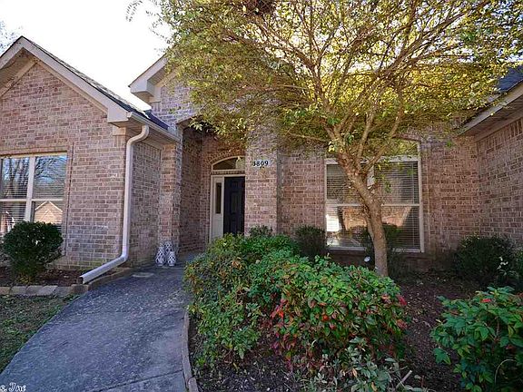 3rd image of 1809 White Oak Cir