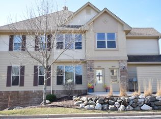 8671 S Deerwood Ln #59, Franklin, WI 53132