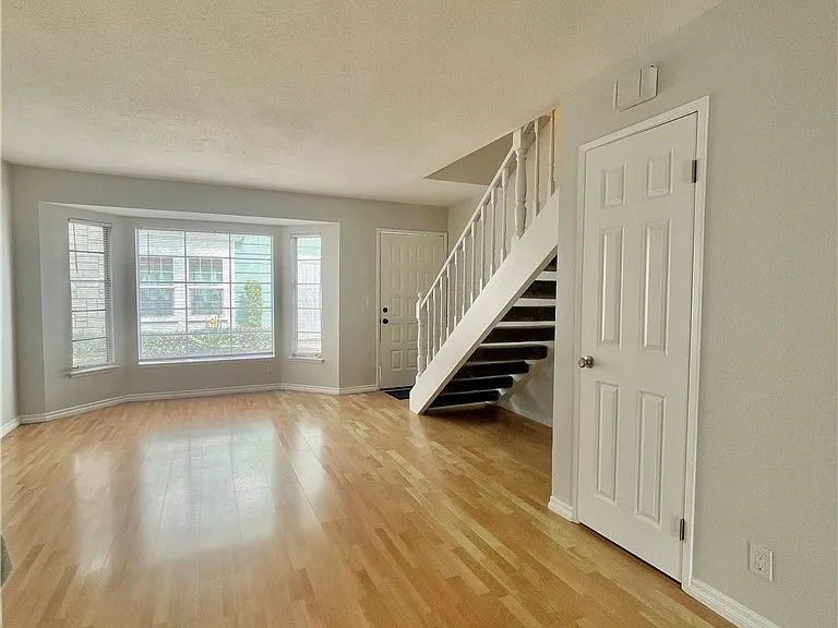 5640 Riverside Dr #110 — Photo 6