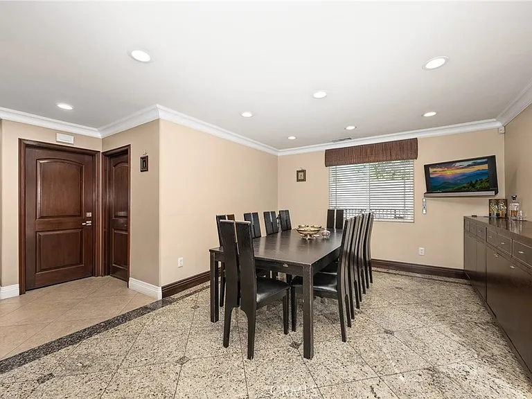 10610 Oak Tree Way — Photo 14