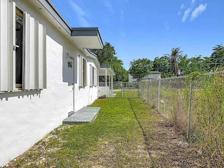 10235 SW 177th St — Photo 36