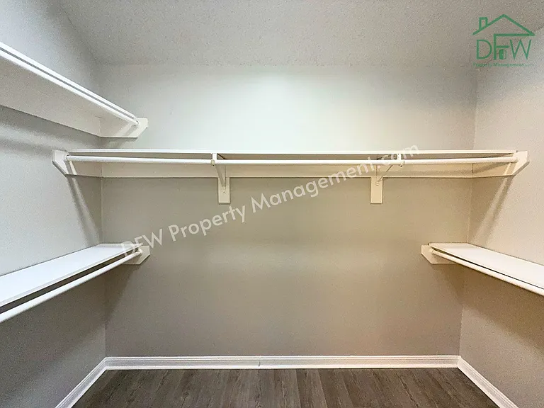 704 Inglewood Trl — Photo 15