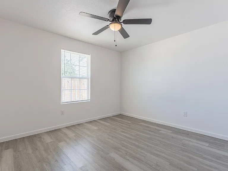 1006 County Road 4516 — Photo 12