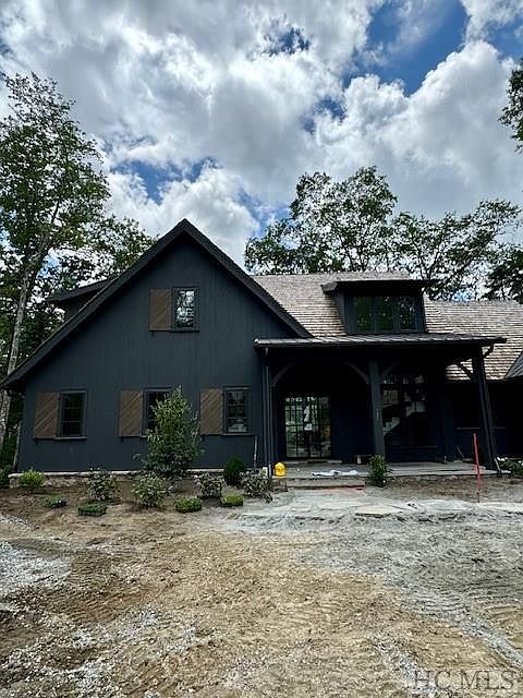 1st image of 176 Runner Oak Lane