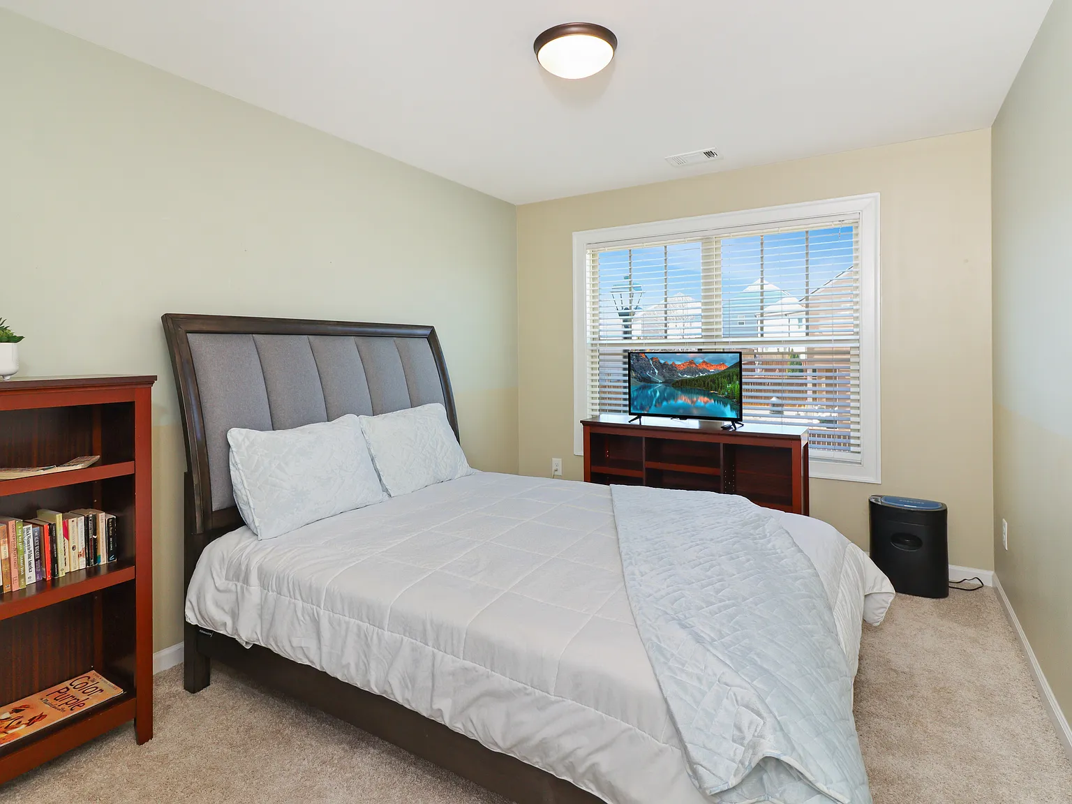 4 bed, 2.5 bath, 2900 sqft, $7,000 — Photo 3