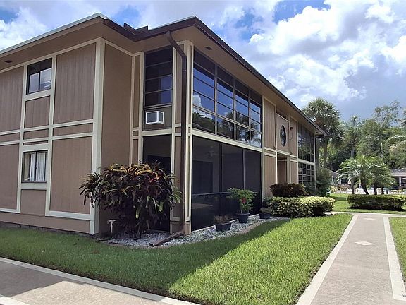 5th image of 7731 Ashmont Circle #212