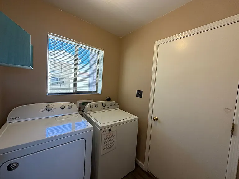 1941 Lee Loop NE — Photo 20