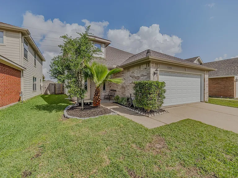 7243 River Pines Dr — Photo 2