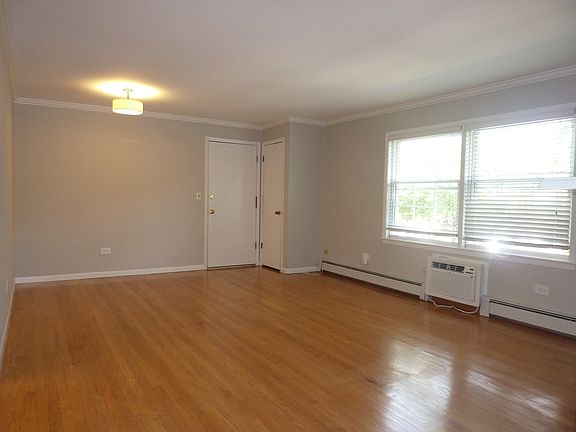 3rd image of 906 W Saint James St Unit 2W