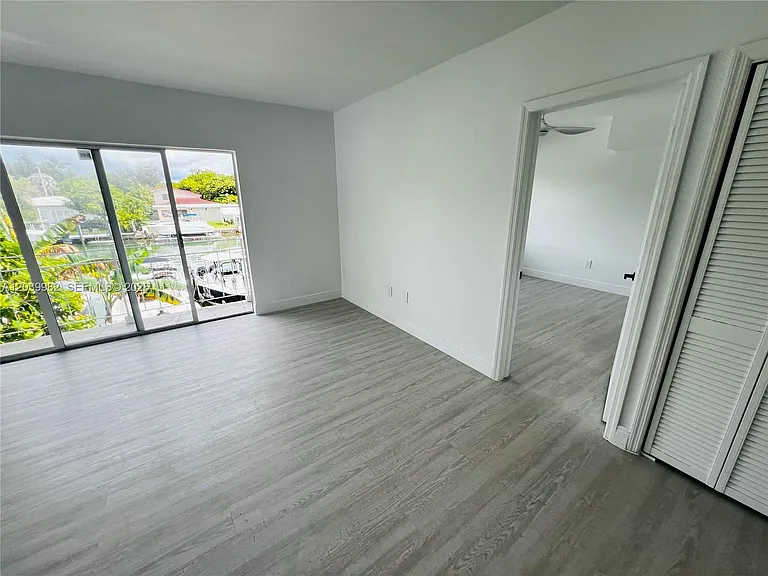 2033 Calais Dr #10 — Photo 10