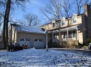 2 Martins Ln, Fairfield, NJ 07004