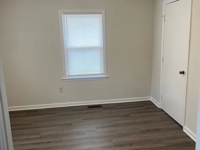 807 Evening Shade Ln — Photo 2