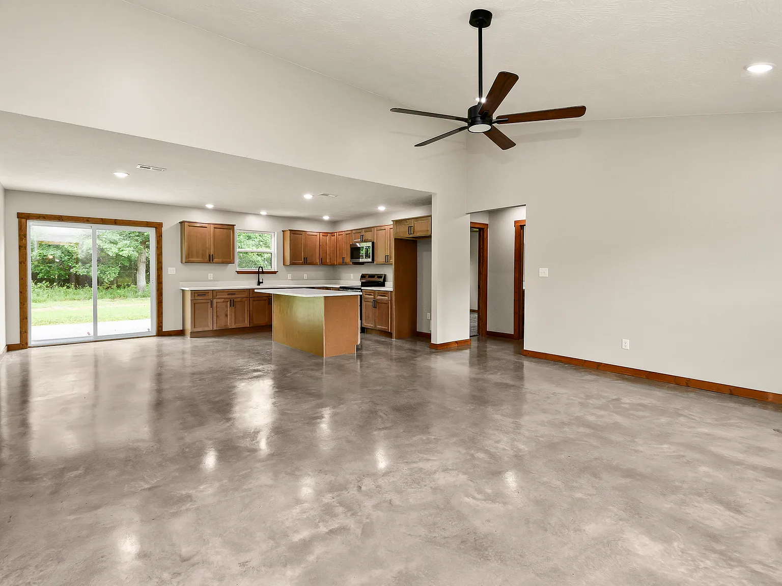 3 bed, 1560 sqft, $1,700 — Photo 3