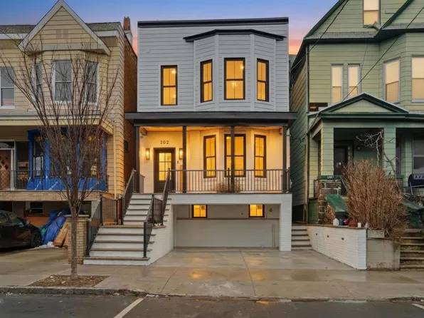 202 Jane St, Weehawken, NJ 07086