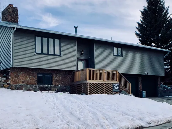 141 Cedar Ridge Dr, Thermopolis, WY 82443