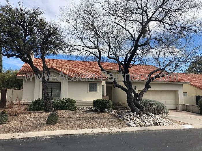 3 bed, 2.0 bath, 1425 sqft, $1,995 — Photo 2