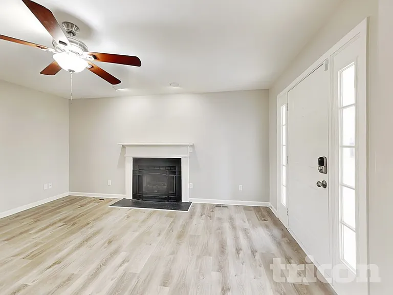 4900 Valley Trail Ct — Photo 2
