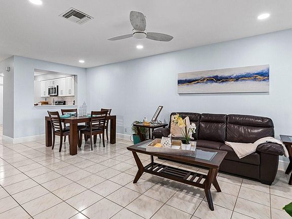 5th image of 10821 Cypress Glen Drive #10821