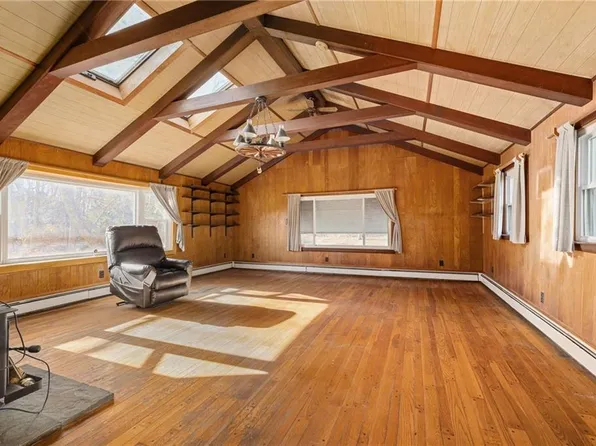 917 Major Potter Rd, Warwick, RI 02818