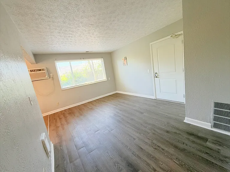 1437 Ambrose Ave #3 — Photo 5