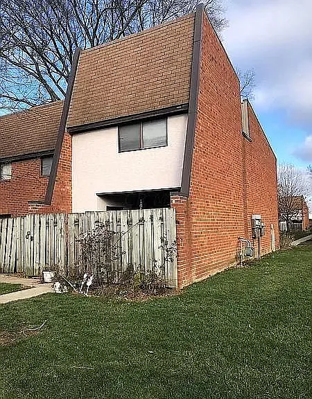 98 Lancelot Ln — Photo 2