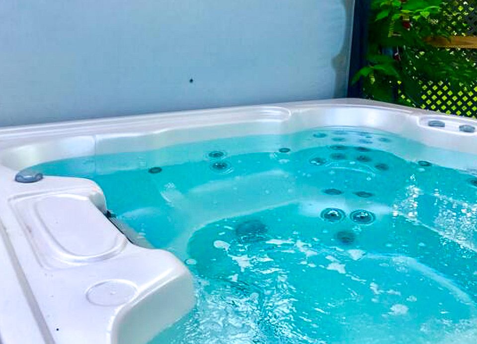 8 Person Hot Tub Daytime photo