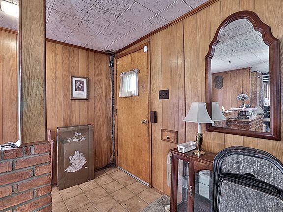 3rd image of 1427 Saint Clair Ave