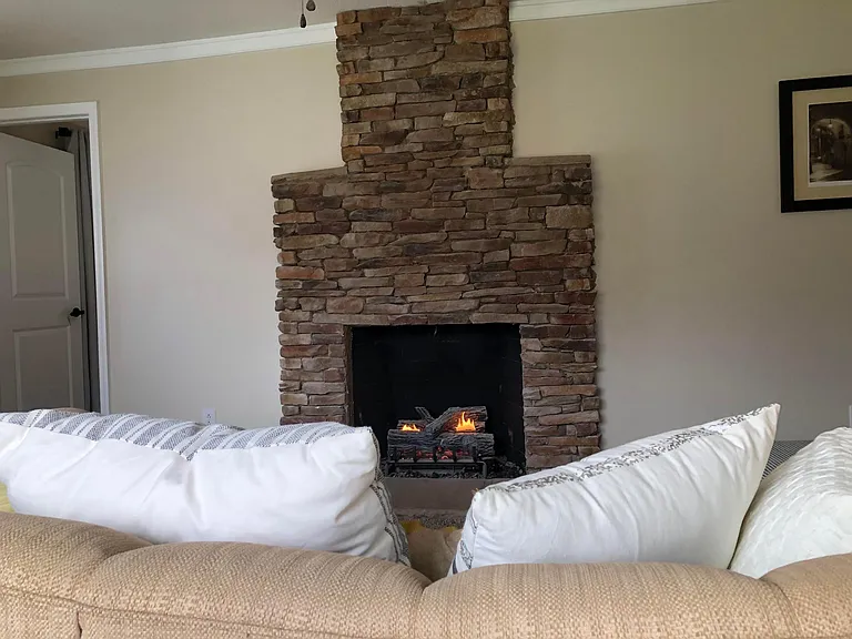 1184 Johnson Rd — Photo 2