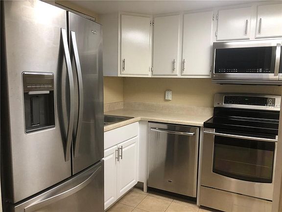 4th image of 623 Saint Johns Ct N Unit 623