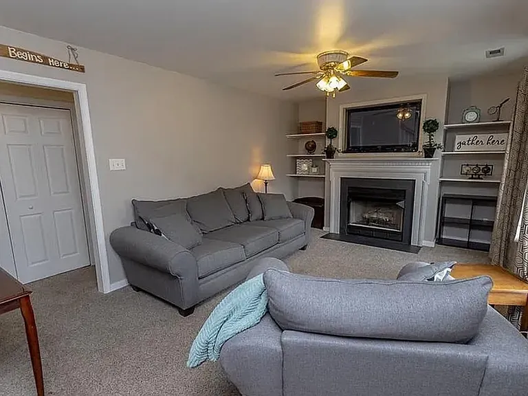 1424 Berrymeade Hills Ct — Photo 3