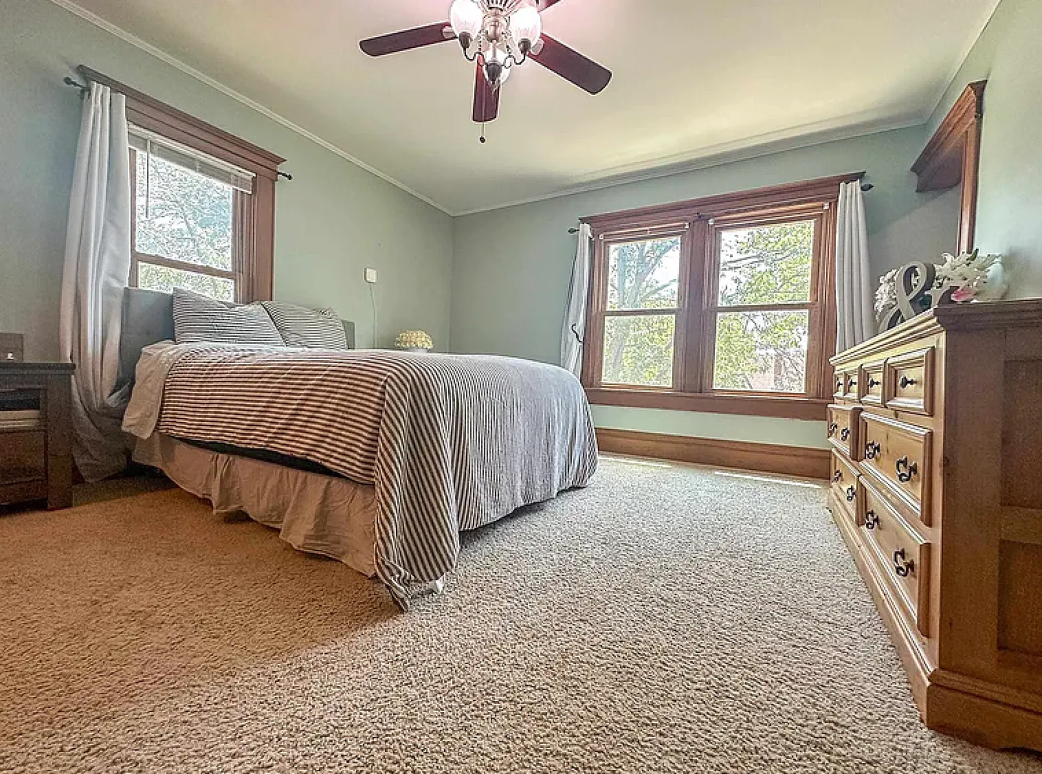2720 Forest Ave — Photo 4