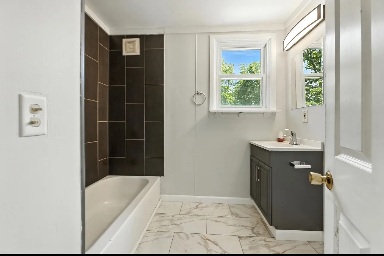 124 Taylor St — Photo 4