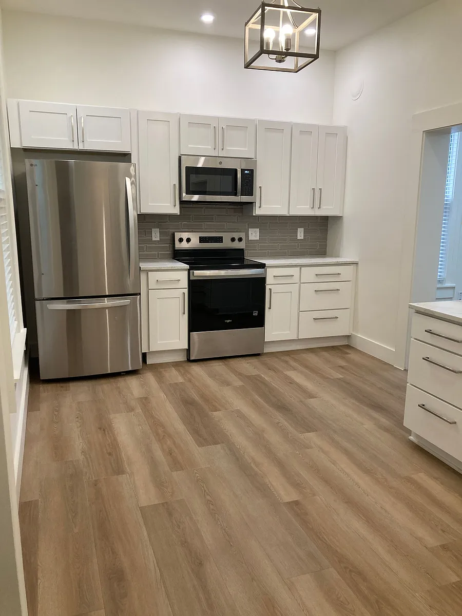 Building Photo - 1537 Bluff St #2