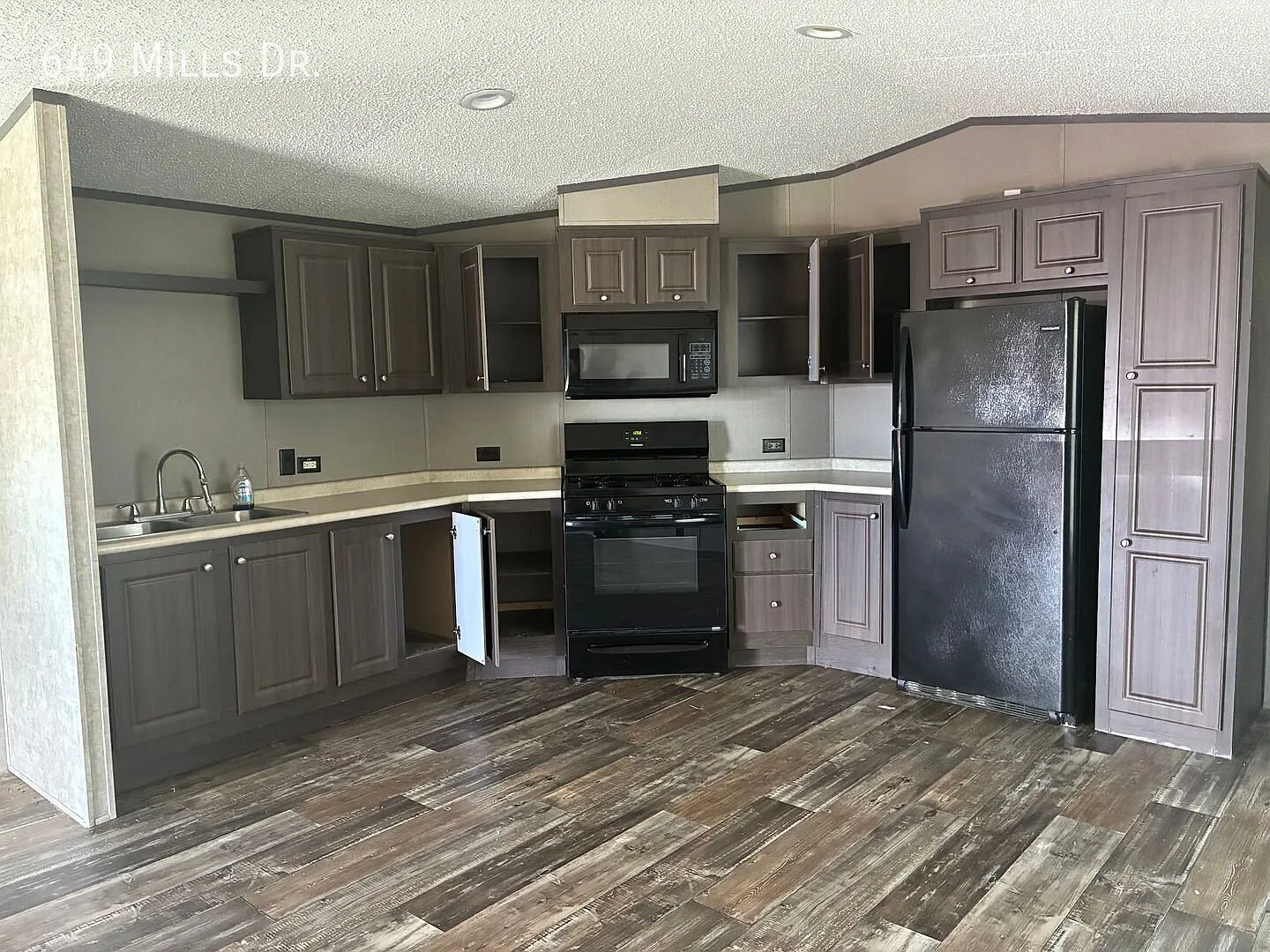 $699 move in special — Photo 2