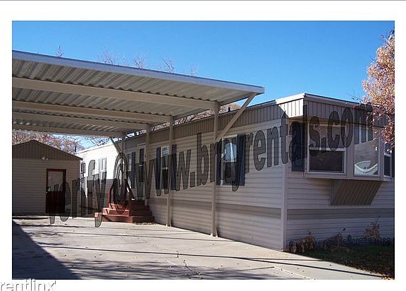 2963 Cedar Place front