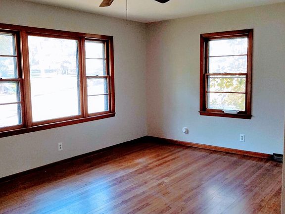 3rd image of 8341 Douglas Ave